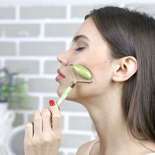 Набор роликовый массажер для лица и кристалл Гуаша из натурального нефрита Gezatone AMG331